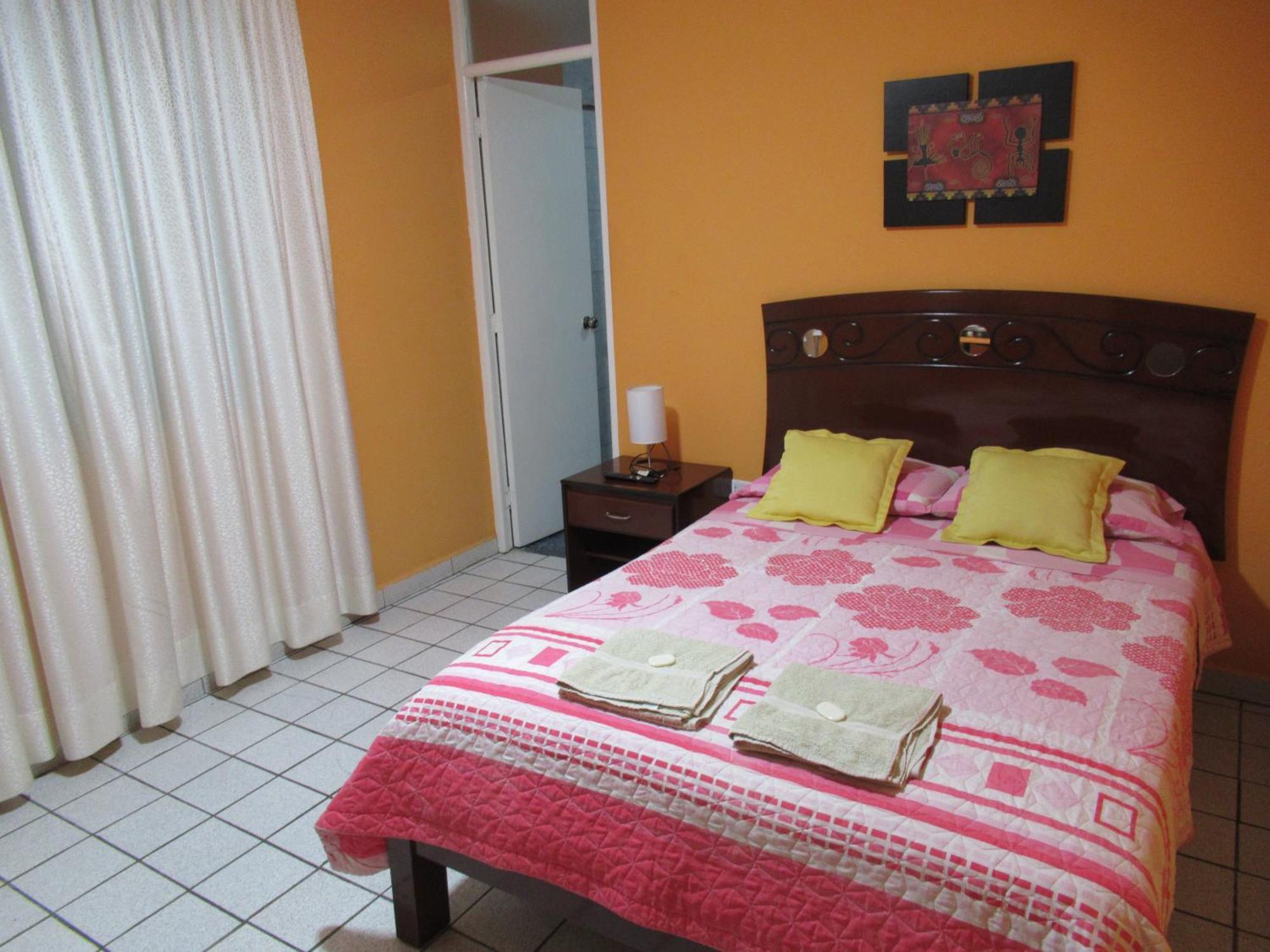 Kurmi Hostel Lima Airport Стая снимка